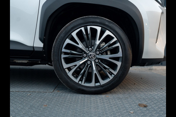 Toyota Yaris Cross 1.5 Hybrid Executive | Bi-Tone | Trekhaak | Head Up | Dodehoek Sensoren | Prijs Rijklaar!!