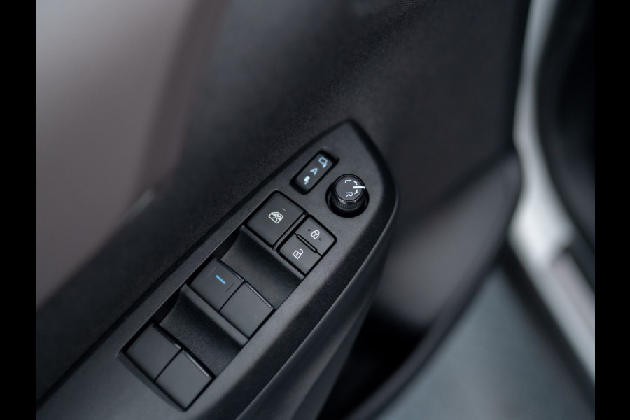 Toyota Yaris Cross 1.5 Hybrid Executive | Bi-Tone | Trekhaak | Head Up | Dodehoek Sensoren | Prijs Rijklaar!!