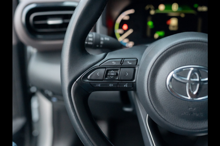 Toyota Yaris Cross 1.5 Hybrid Executive | Bi-Tone | Trekhaak | Head Up | Dodehoek Sensoren | Prijs Rijklaar!!