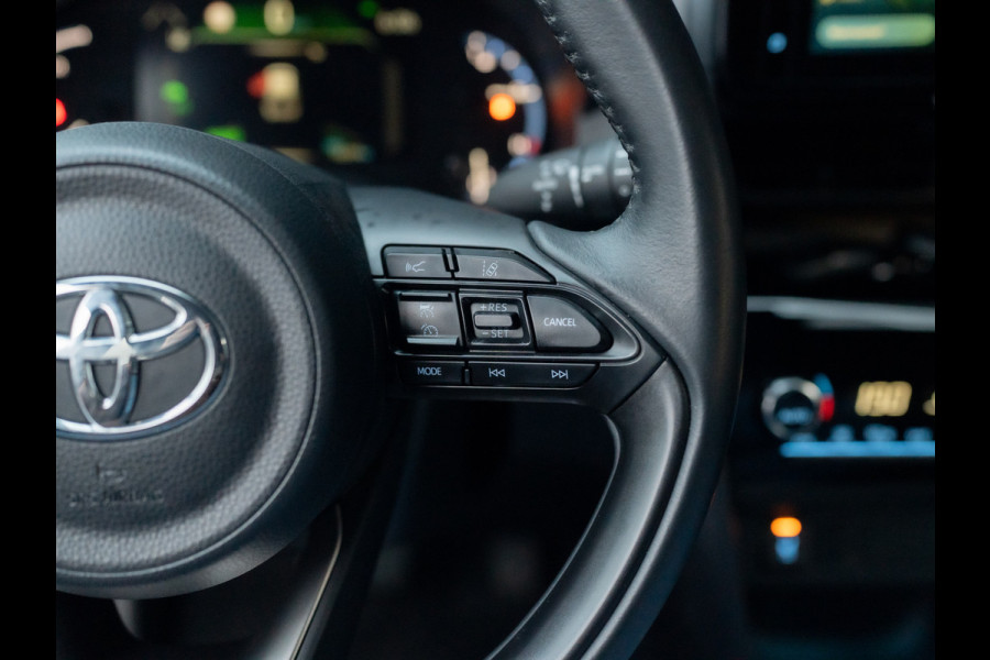 Toyota Yaris Cross 1.5 Hybrid Executive | Bi-Tone | Trekhaak | Head Up | Dodehoek Sensoren | Prijs Rijklaar!!