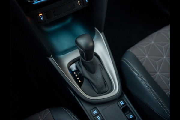 Toyota Yaris Cross 1.5 Hybrid Executive | Bi-Tone | Trekhaak | Head Up | Dodehoek Sensoren | Prijs Rijklaar!!