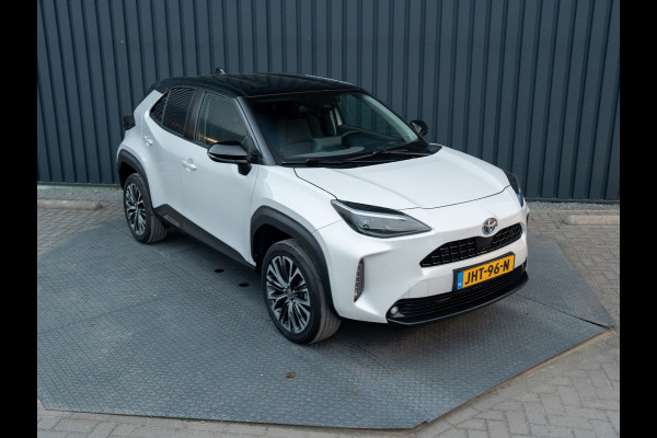 Toyota Yaris Cross 1.5 Hybrid Executive | Bi-Tone | Trekhaak | Head Up | Dodehoek Sensoren | Prijs Rijklaar!!