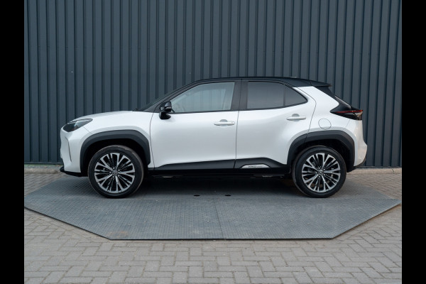 Toyota Yaris Cross 1.5 Hybrid Executive | Bi-Tone | Trekhaak | Head Up | Dodehoek Sensoren | Prijs Rijklaar!!