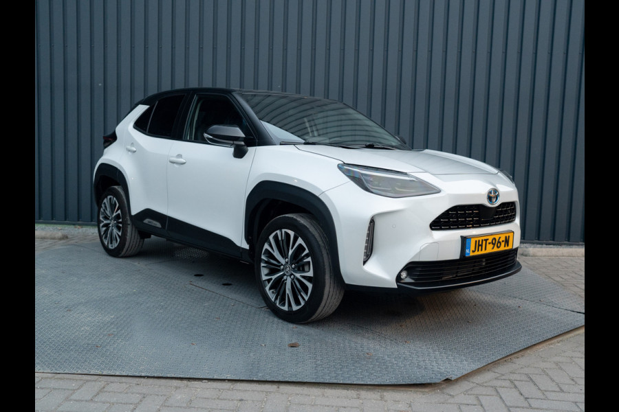 Toyota Yaris Cross 1.5 Hybrid Executive | Bi-Tone | Trekhaak | Head Up | Dodehoek Sensoren | Prijs Rijklaar!!