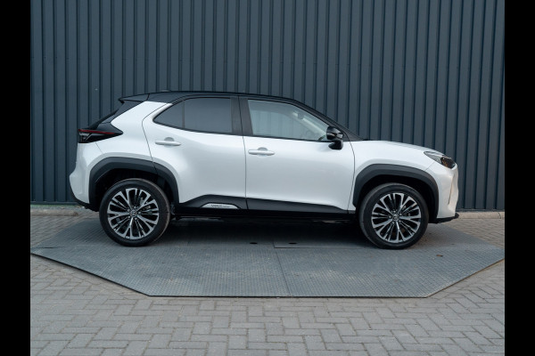 Toyota Yaris Cross 1.5 Hybrid Executive | Bi-Tone | Trekhaak | Head Up | Dodehoek Sensoren | Prijs Rijklaar!!