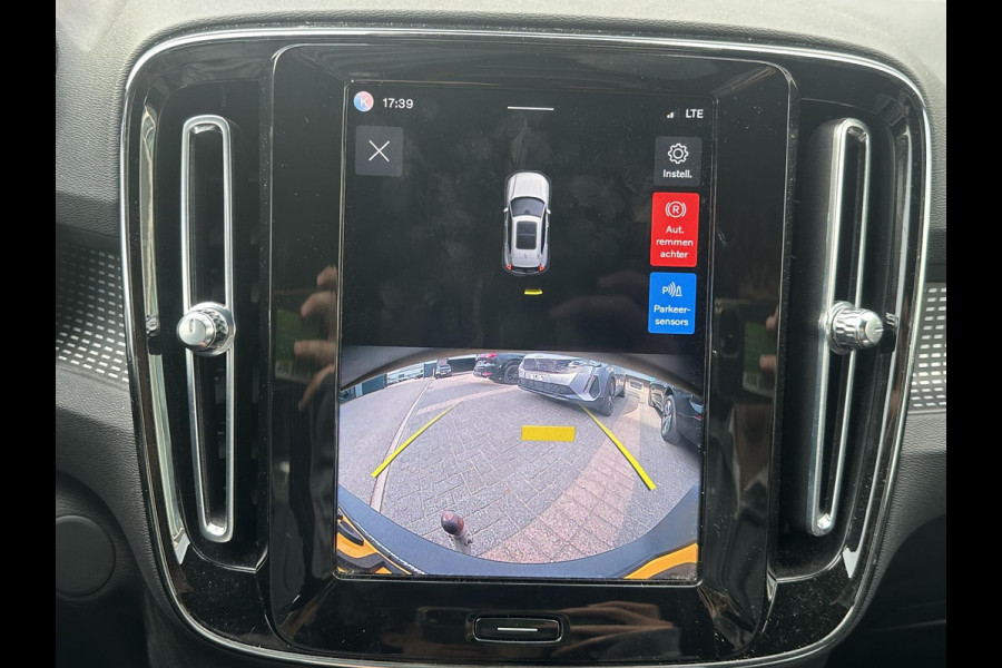 Volvo XC40 Recharge Plus SOH 93%| EERSTE EIG. ORIG. NL NAP| STOEL+ STUURVERWARMING| ELEK. TREKHAAK| ELEK. ACHTERKLEP| DODE HOEK SENSOR| DEALER ONDERHOUDEN | RIJKLAAR + 12 MND BOVAG GARANTIE |