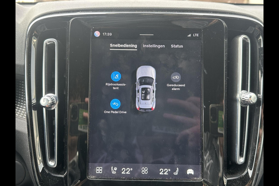 Volvo XC40 Recharge Plus SOH 93%| EERSTE EIG. ORIG. NL NAP| STOEL+ STUURVERWARMING| ELEK. TREKHAAK| ELEK. ACHTERKLEP| DODE HOEK SENSOR| DEALER ONDERHOUDEN | RIJKLAAR + 12 MND BOVAG GARANTIE |