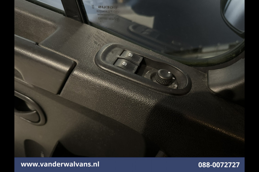 Opel Movano 2.3 CDTI 146pk L2H2 Euro6 Airco | Imperiaal | Navigatie | Camera | Cruisecontrol | 2500kg Trekhaak Parkeersensoren, Trap, Bijrijdersbank