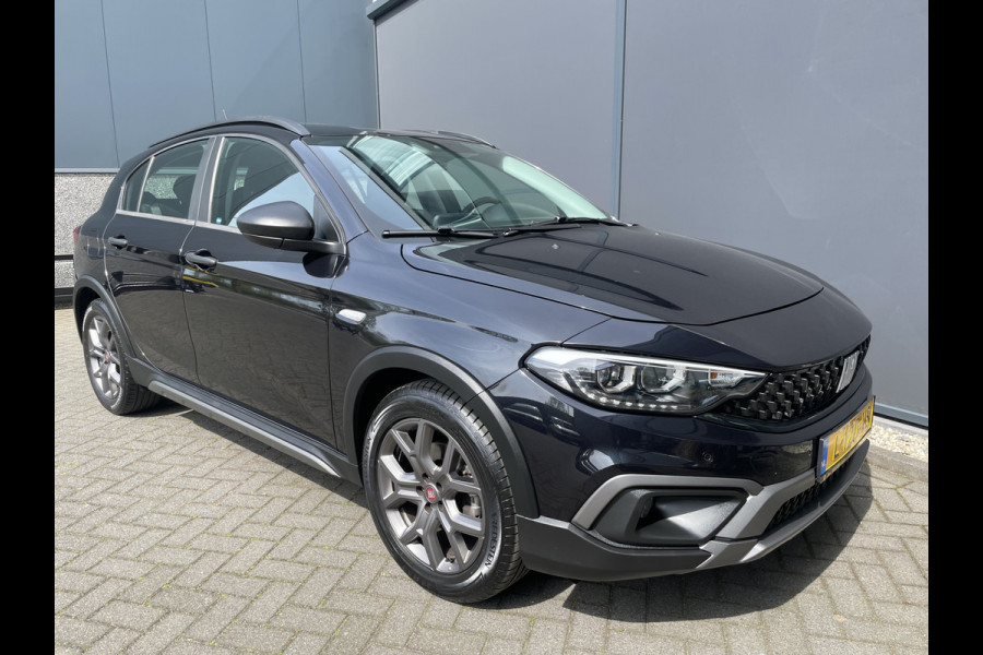 Fiat Tipo Cross 1.0 City Cross Achteruitrijcamera - Airco - Cruise control - Dakrails - Licht metalen velgen 17 inch - U-connect - Stuur multifunctioneel - Bluetooth - Elektrische ramen - Parkeersensoren - Led verlichting - Mistlampen voor - Radio - Start/stop systeem