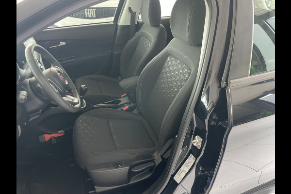 Fiat Tipo Cross 1.0 City Cross Achteruitrijcamera - Airco - Cruise control - Dakrails - Licht metalen velgen 17 inch - U-connect - Stuur multifunctioneel - Bluetooth - Elektrische ramen - Parkeersensoren - Led verlichting - Mistlampen voor - Radio - Start/stop systeem