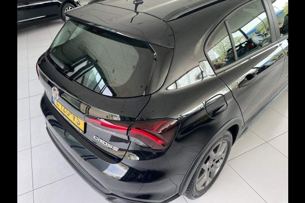 Fiat Tipo Cross 1.0 City Cross Achteruitrijcamera - Airco - Cruise control - Dakrails - Licht metalen velgen 17 inch - U-connect - Stuur multifunctioneel - Bluetooth - Elektrische ramen - Parkeersensoren - Led verlichting - Mistlampen voor - Radio - Start/stop systeem