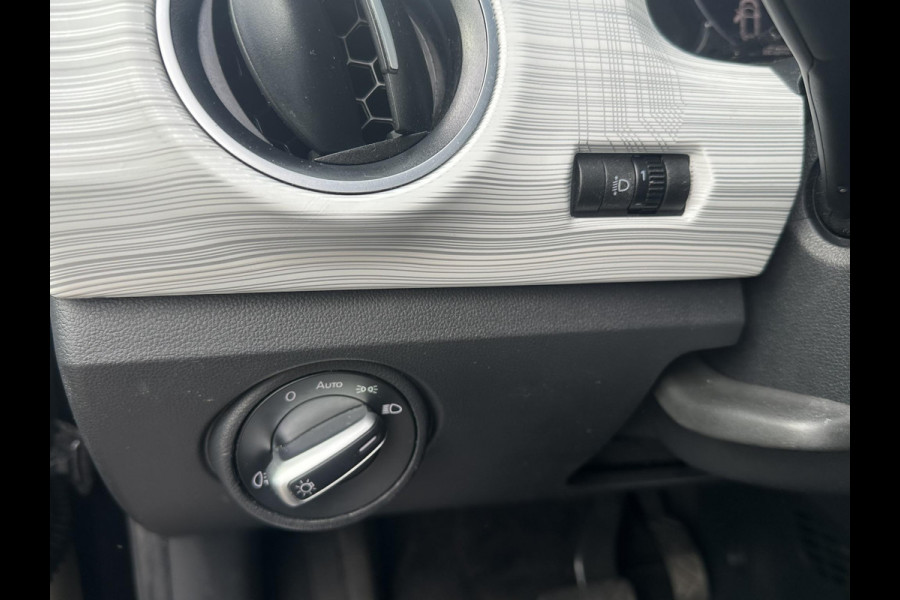 Seat Mii Electric electric Plus STOELVERWARMING| RIJKLAARPRIJS INCL. 12 MND BOVAG GARANTIE| DAB AUDIO | BLUETOOTH| PARKEERSENSOREN ACHTER| CRUISE CONTROL