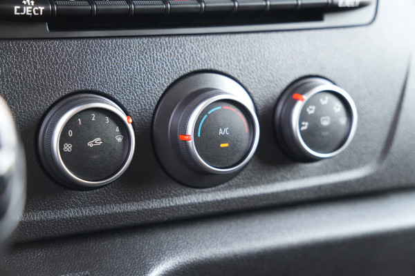 Renault Master T35 2.3 dCi 150 L3H2 Energy 150pk - Geveerde stoel - Camera - Cruise - Airco - Rijklaar