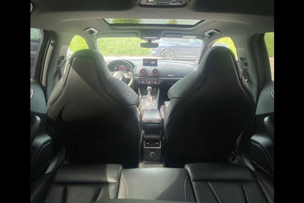 Audi RS 3 SPORTBACK 2.5 TFSI RS 3 quattro / Pano/ B&O/ VC/ Matrix/ Ambiente/ Privacy/ Keyless