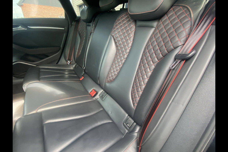 Audi RS 3 SPORTBACK 2.5 TFSI RS 3 quattro / Pano/ B&O/ VC/ Matrix/ Ambiente/ Privacy/ Keyless
