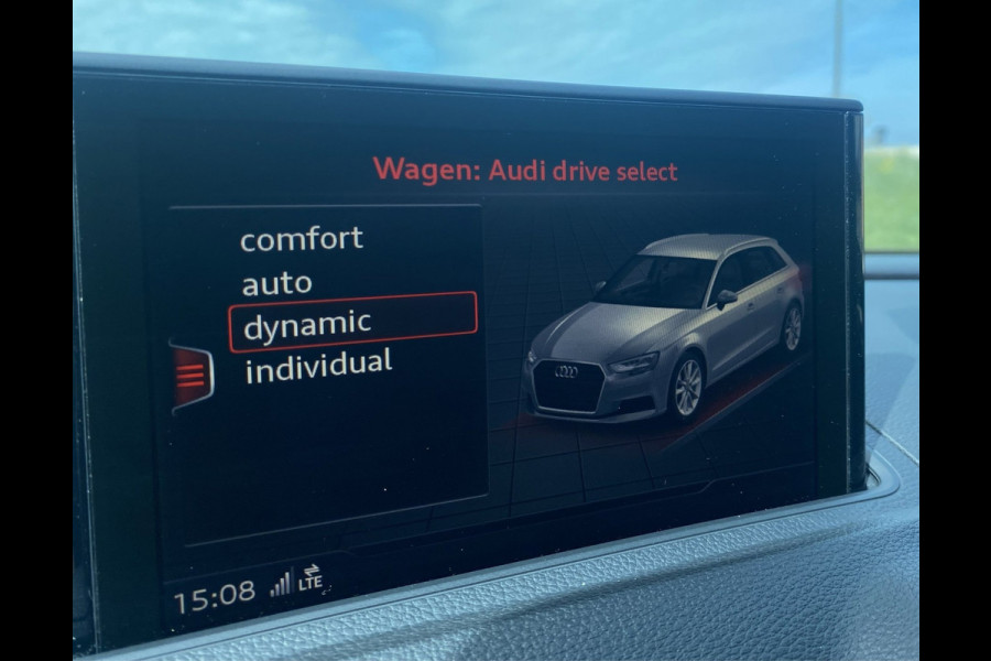 Audi RS 3 SPORTBACK 2.5 TFSI RS 3 quattro / Pano/ B&O/ VC/ Matrix/ Ambiente/ Privacy/ Keyless