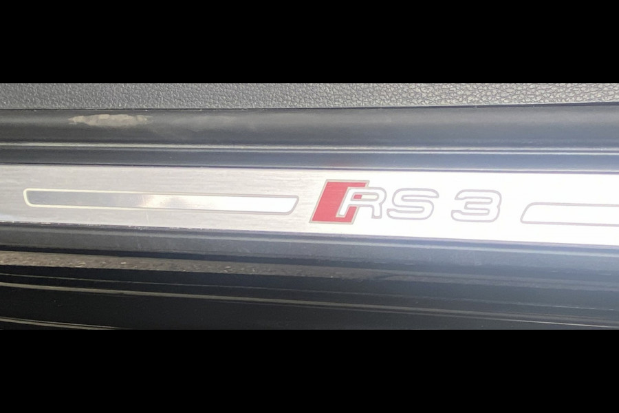 Audi RS 3 SPORTBACK 2.5 TFSI RS 3 quattro / Pano/ B&O/ VC/ Matrix/ Ambiente/ Privacy/ Keyless