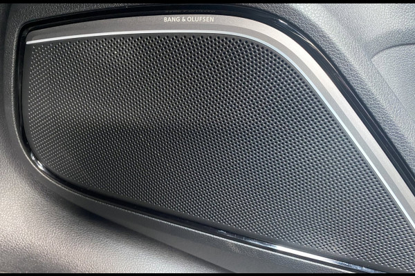 Audi RS 3 SPORTBACK 2.5 TFSI RS 3 quattro / Pano/ B&O/ VC/ Matrix/ Ambiente/ Privacy/ Keyless