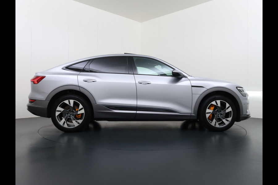 Audi e-tron Sportback 55 Quattro 408pk 95kWh SOH 90% Panorama-Schuifdak Leder Bang&Olufsen®-Audio Apple Carplay Android Auto Adap.Cruise Camera Navi L Elek.Stoelen+Memory+Verwarmd Lmv 20" Elek.Achterklep Virtual Cockpit Led Isofix DAB Bluetooth Privacy Glas Origineel Nederlandse Auto Nieuwprijs €93.721,-