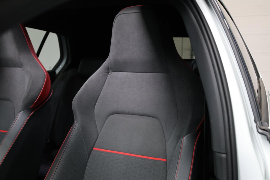 Volkswagen Golf 2.0 TSI GTI Clubsport 301+PK LED+IQ/PANO/HALF LEER+ALCANTARA+S.VERWARMING/19"/CAM/LINE/ACC/ECC/12 MND GARANTIE!