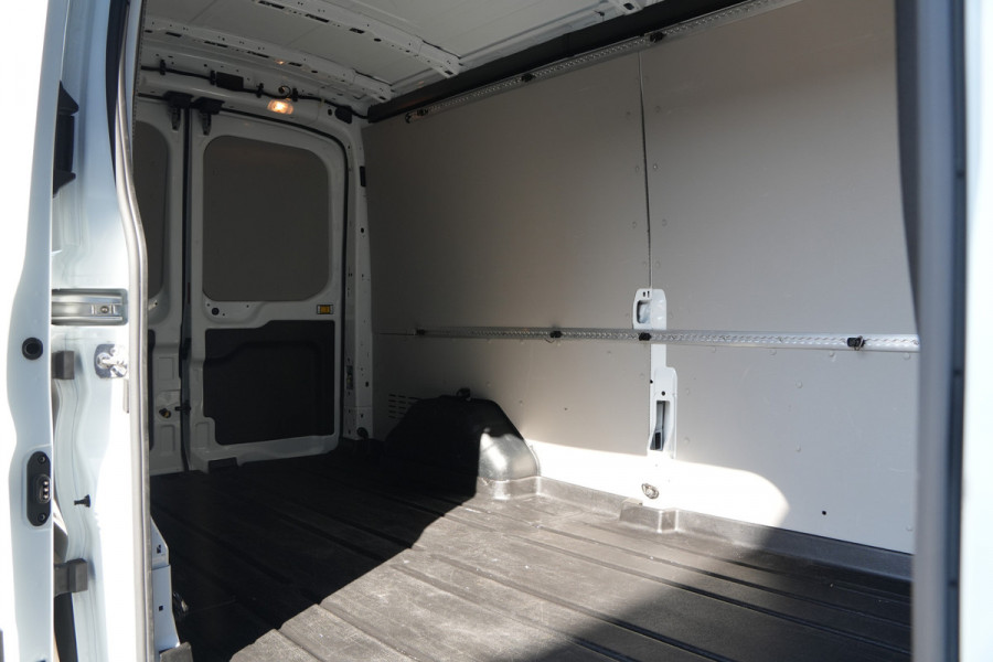 Ford Transit 350 2.0 TDCI L3H2 Trend 130pk - Cruise - Camera - Airco - PDC - Carplay/Android - Rijklaar