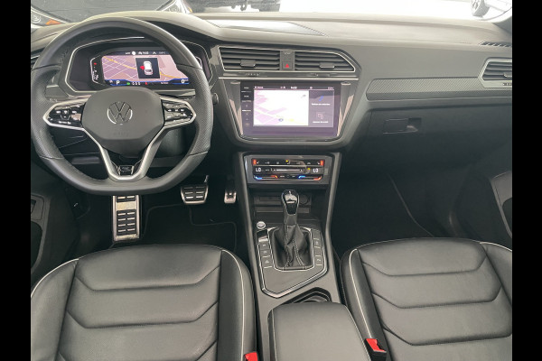 Volkswagen Tiguan 1.5 TSI 2x R-line Achteruitrijcamera - Virtual dashboard - Apple carplay - Navigatie - Parkeersensoren - Licht metalen velgen 20 inch - Mistlampen - Dakrails - IQ light - Hill hold functie - Radio - Extra getint glas - Lederen bekleding - Stuur multifunctioneel - Stoelverwarming - stuurverwarming - Regensensor - Bluetooth