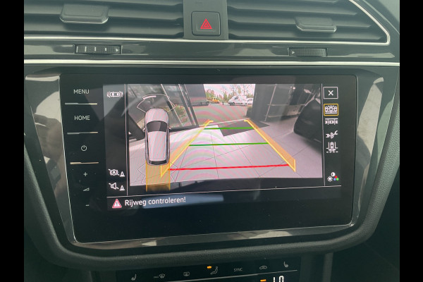 Volkswagen Tiguan 1.5 TSI 2x R-line Achteruitrijcamera - Virtual dashboard - Apple carplay - Navigatie - Parkeersensoren - Licht metalen velgen 20 inch - Mistlampen - Dakrails - IQ light - Hill hold functie - Radio - Extra getint glas - Lederen bekleding - Stuur multifunctioneel - Stoelverwarming - stuurverwarming - Regensensor - Bluetooth