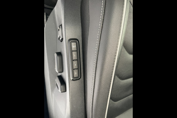 Volkswagen Tiguan 1.5 TSI 2x R-line Achteruitrijcamera - Virtual dashboard - Apple carplay - Navigatie - Parkeersensoren - Licht metalen velgen 20 inch - Mistlampen - Dakrails - IQ light - Hill hold functie - Radio - Extra getint glas - Lederen bekleding - Stuur multifunctioneel - Stoelverwarming - stuurverwarming - Regensensor - Bluetooth