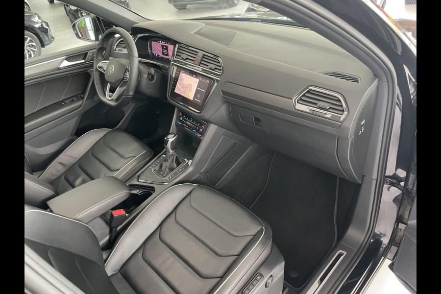 Volkswagen Tiguan 1.5 TSI 2x R-line Achteruitrijcamera - Virtual dashboard - Apple carplay - Navigatie - Parkeersensoren - Licht metalen velgen 20 inch - Mistlampen - Dakrails - IQ light - Hill hold functie - Radio - Extra getint glas - Lederen bekleding - Stuur multifunctioneel - Stoelverwarming - stuurverwarming - Regensensor - Bluetooth