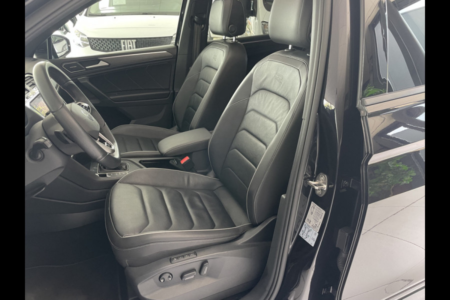 Volkswagen Tiguan 1.5 TSI 2x R-line Achteruitrijcamera - Virtual dashboard - Apple carplay - Navigatie - Parkeersensoren - Licht metalen velgen 20 inch - Mistlampen - Dakrails - IQ light - Hill hold functie - Radio - Extra getint glas - Lederen bekleding - Stuur multifunctioneel - Stoelverwarming - stuurverwarming - Regensensor - Bluetooth