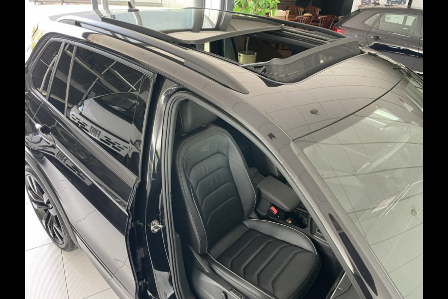 Volkswagen Tiguan 1.5 TSI 2x R-line Achteruitrijcamera - Virtual dashboard - Apple carplay - Navigatie - Parkeersensoren - Licht metalen velgen 20 inch - Mistlampen - Dakrails - IQ light - Hill hold functie - Radio - Extra getint glas - Lederen bekleding - Stuur multifunctioneel - Stoelverwarming - stuurverwarming - Regensensor - Bluetooth