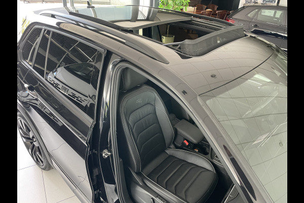 Volkswagen Tiguan 1.5 TSI 2x R-line Achteruitrijcamera - Virtual dashboard - Apple carplay - Navigatie - Parkeersensoren - Licht metalen velgen 20 inch - Mistlampen - Dakrails - IQ light - Hill hold functie - Radio - Extra getint glas - Lederen bekleding - Stuur multifunctioneel - Stoelverwarming - stuurverwarming - Regensensor - Bluetooth