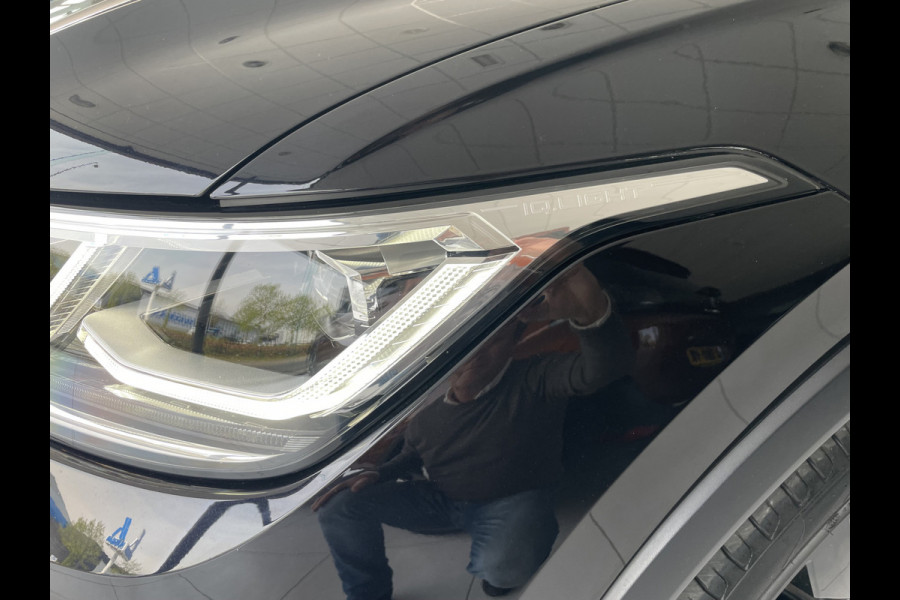 Volkswagen Tiguan 1.5 TSI 2x R-line Achteruitrijcamera - Virtual dashboard - Apple carplay - Navigatie - Parkeersensoren - Licht metalen velgen 20 inch - Mistlampen - Dakrails - IQ light - Hill hold functie - Radio - Extra getint glas - Lederen bekleding - Stuur multifunctioneel - Stoelverwarming - stuurverwarming - Regensensor - Bluetooth