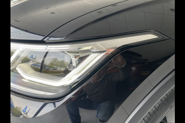 Volkswagen Tiguan 1.5 TSI 2x R-line Achteruitrijcamera - Virtual dashboard - Apple carplay - Navigatie - Parkeersensoren - Licht metalen velgen 20 inch - Mistlampen - Dakrails - IQ light - Hill hold functie - Radio - Extra getint glas - Lederen bekleding - Stuur multifunctioneel - Stoelverwarming - stuurverwarming - Regensensor - Bluetooth