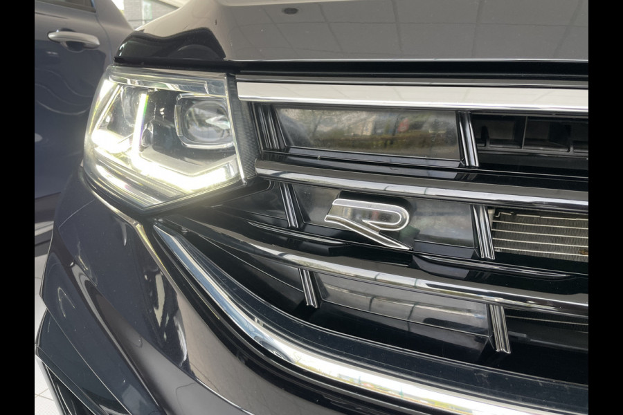 Volkswagen Tiguan 1.5 TSI 2x R-line Achteruitrijcamera - Virtual dashboard - Apple carplay - Navigatie - Parkeersensoren - Licht metalen velgen 20 inch - Mistlampen - Dakrails - IQ light - Hill hold functie - Radio - Extra getint glas - Lederen bekleding - Stuur multifunctioneel - Stoelverwarming - stuurverwarming - Regensensor - Bluetooth