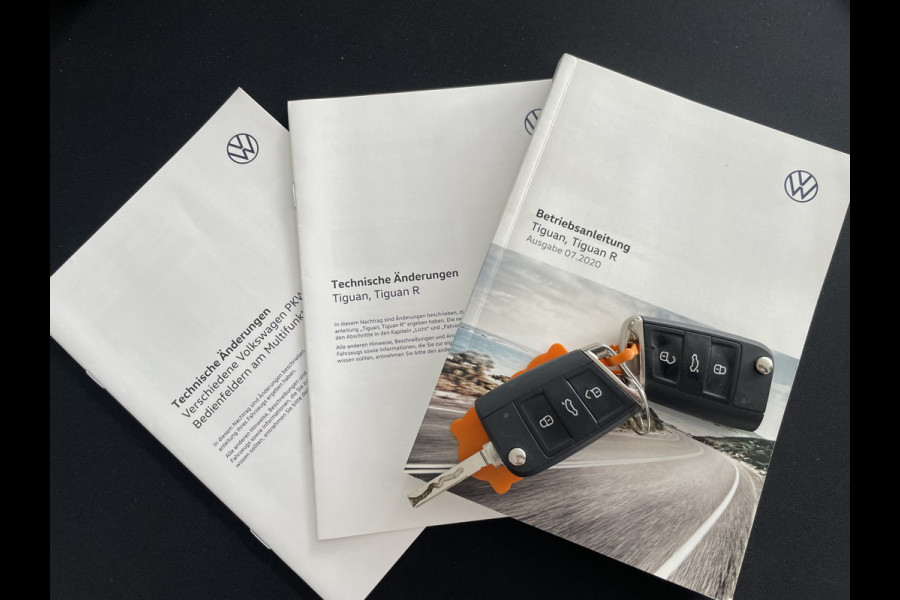 Volkswagen Tiguan 1.5 TSI 2x R-line Achteruitrijcamera - Virtual dashboard - Apple carplay - Navigatie - Parkeersensoren - Licht metalen velgen 20 inch - Mistlampen - Dakrails - IQ light - Hill hold functie - Radio - Extra getint glas - Lederen bekleding - Stuur multifunctioneel - Stoelverwarming - stuurverwarming - Regensensor - Bluetooth