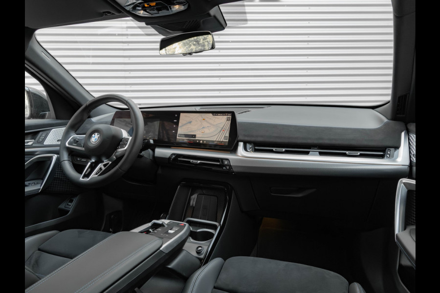 BMW X2 sDrive20i M-Sport Pro - Pano - M-Zetels - Trekhaak - Harman Kardon