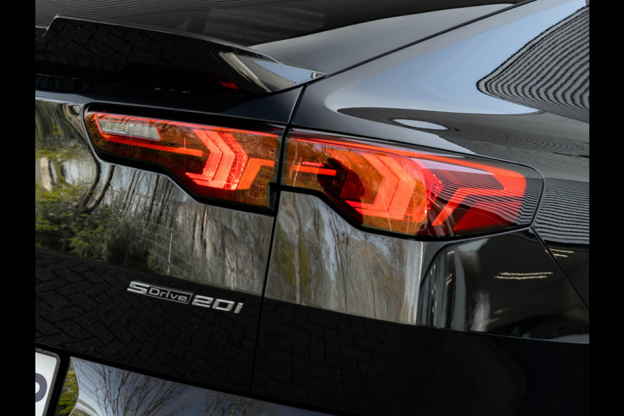 BMW X2 sDrive20i M-Sport Pro - Pano - M-Zetels - Trekhaak - Harman Kardon