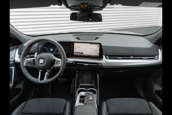 BMW X2 sDrive20i M-Sport Pro - Pano - M-Zetels - Trekhaak - Harman Kardon
