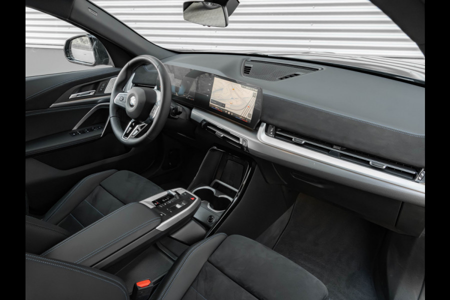 BMW X2 sDrive20i M-Sport Pro - Pano - M-Zetels - Trekhaak - Harman Kardon