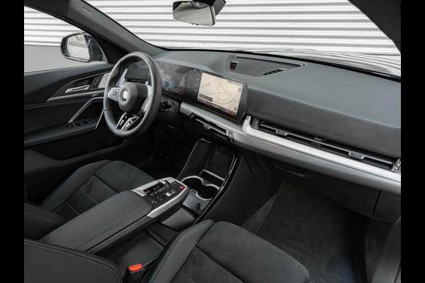 BMW X2 sDrive20i M-Sport Pro - Pano - M-Zetels - Trekhaak - Harman Kardon