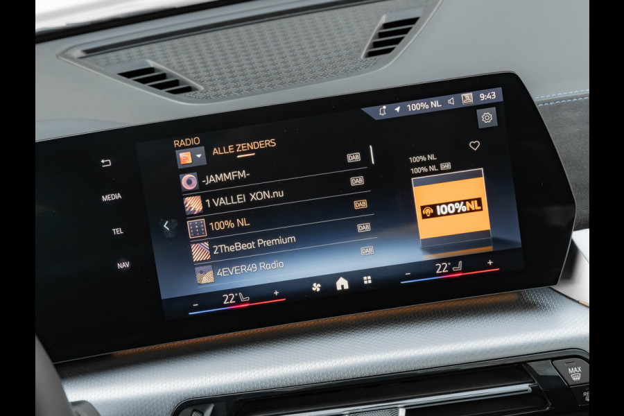 BMW X2 sDrive20i M-Sport Pro - Pano - M-Zetels - Trekhaak - Harman Kardon