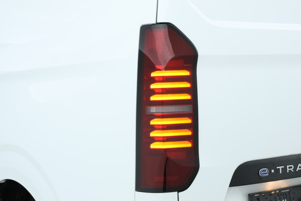 Volkswagen E-Transporter 32 L2H1 64 kWh Lengte 2, 283PK, nieuwstaat