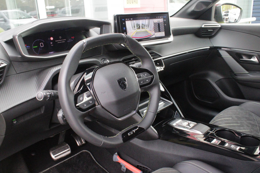 Peugeot e-208 EV GT 156PK 51 kWh | WARMTEPOMP | ALCANTARA "EXECUTIVE INTERIOR" (STOEL VERWARMING/ELEKTRISCH VERSTELBARE BESTUUDERSSTOEL MET MASSAGE FUNCTIE/ALCANTARA BEKLEDING | METAALLAK "JAUNE AGUENDA" | DRIVE ASSIST PLUS PACK (ADAPTIVE CRUISE CONTROL/STOP & GO FUNCTIE/LANE KEEPING/POSITIONING ASSIST) | 17" LICHTMETALEN VELGEN "YANAKA" | SFEER VERLICHTING IN 8 KLEUREN | KEYLESS ENTRY/START | DRAADLOZE APPLE CARPLAY/ANDROID AUTO | DRAADLOZE TELEFOONLADER | VISION & NAVIGATION PACK (NAVIGATIE/HD CAMERA VOOR EN ACHTER/DODEHOEK BEWAKING/INSTAPVERLICHTING | FULL LED KOPLAMPEN |