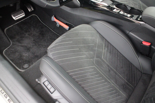 Peugeot e-208 EV GT 156PK 51 kWh | WARMTEPOMP | ALCANTARA "EXECUTIVE INTERIOR" (STOEL VERWARMING/ELEKTRISCH VERSTELBARE BESTUUDERSSTOEL MET MASSAGE FUNCTIE/ALCANTARA BEKLEDING | METAALLAK "JAUNE AGUENDA" | DRIVE ASSIST PLUS PACK (ADAPTIVE CRUISE CONTROL/STOP & GO FUNCTIE/LANE KEEPING/POSITIONING ASSIST) | 17" LICHTMETALEN VELGEN "YANAKA" | SFEER VERLICHTING IN 8 KLEUREN | KEYLESS ENTRY/START | DRAADLOZE APPLE CARPLAY/ANDROID AUTO | DRAADLOZE TELEFOONLADER | VISION & NAVIGATION PACK (NAVIGATIE/HD CAMERA VOOR EN ACHTER/DODEHOEK BEWAKING/INSTAPVERLICHTING | FULL LED KOPLAMPEN |
