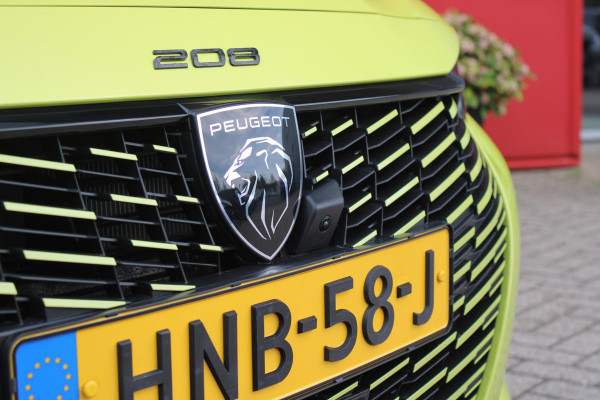 Peugeot e-208 EV GT 156PK 51 kWh | WARMTEPOMP | ALCANTARA "EXECUTIVE INTERIOR" (STOEL VERWARMING/ELEKTRISCH VERSTELBARE BESTUUDERSSTOEL MET MASSAGE FUNCTIE/ALCANTARA BEKLEDING | METAALLAK "JAUNE AGUENDA" | DRIVE ASSIST PLUS PACK (ADAPTIVE CRUISE CONTROL/STOP & GO FUNCTIE/LANE KEEPING/POSITIONING ASSIST) | 17" LICHTMETALEN VELGEN "YANAKA" | SFEER VERLICHTING IN 8 KLEUREN | KEYLESS ENTRY/START | DRAADLOZE APPLE CARPLAY/ANDROID AUTO | DRAADLOZE TELEFOONLADER | VISION & NAVIGATION PACK (NAVIGATIE/HD CAMERA VOOR EN ACHTER/DODEHOEK BEWAKING/INSTAPVERLICHTING | FULL LED KOPLAMPEN |