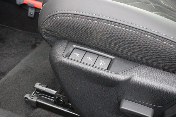 Peugeot e-208 EV GT 156PK 51 kWh | WARMTEPOMP | ALCANTARA "EXECUTIVE INTERIOR" (STOEL VERWARMING/ELEKTRISCH VERSTELBARE BESTUUDERSSTOEL MET MASSAGE FUNCTIE/ALCANTARA BEKLEDING | METAALLAK "JAUNE AGUENDA" | DRIVE ASSIST PLUS PACK (ADAPTIVE CRUISE CONTROL/STOP & GO FUNCTIE/LANE KEEPING/POSITIONING ASSIST) | 17" LICHTMETALEN VELGEN "YANAKA" | SFEER VERLICHTING IN 8 KLEUREN | KEYLESS ENTRY/START | DRAADLOZE APPLE CARPLAY/ANDROID AUTO | DRAADLOZE TELEFOONLADER | VISION & NAVIGATION PACK (NAVIGATIE/HD CAMERA VOOR EN ACHTER/DODEHOEK BEWAKING/INSTAPVERLICHTING | FULL LED KOPLAMPEN |