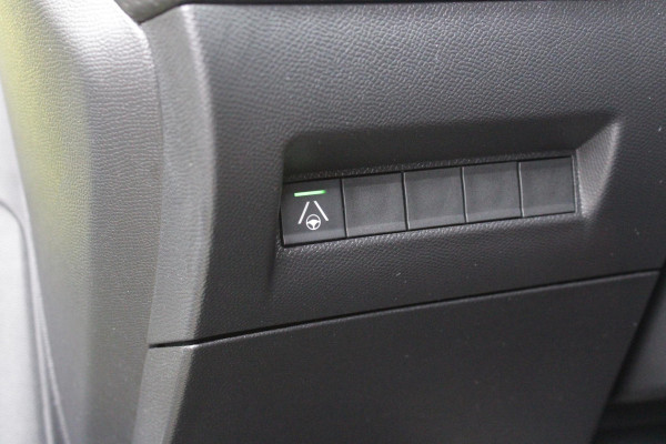 Peugeot e-208 EV GT 156PK 51 kWh | WARMTEPOMP | ALCANTARA "EXECUTIVE INTERIOR" (STOEL VERWARMING/ELEKTRISCH VERSTELBARE BESTUUDERSSTOEL MET MASSAGE FUNCTIE/ALCANTARA BEKLEDING | METAALLAK "JAUNE AGUENDA" | DRIVE ASSIST PLUS PACK (ADAPTIVE CRUISE CONTROL/STOP & GO FUNCTIE/LANE KEEPING/POSITIONING ASSIST) | 17" LICHTMETALEN VELGEN "YANAKA" | SFEER VERLICHTING IN 8 KLEUREN | KEYLESS ENTRY/START | DRAADLOZE APPLE CARPLAY/ANDROID AUTO | DRAADLOZE TELEFOONLADER | VISION & NAVIGATION PACK (NAVIGATIE/HD CAMERA VOOR EN ACHTER/DODEHOEK BEWAKING/INSTAPVERLICHTING | FULL LED KOPLAMPEN |