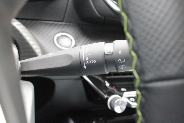 Peugeot e-208 EV GT 156PK 51 kWh | WARMTEPOMP | ALCANTARA "EXECUTIVE INTERIOR" (STOEL VERWARMING/ELEKTRISCH VERSTELBARE BESTUUDERSSTOEL MET MASSAGE FUNCTIE/ALCANTARA BEKLEDING | METAALLAK "JAUNE AGUENDA" | DRIVE ASSIST PLUS PACK (ADAPTIVE CRUISE CONTROL/STOP & GO FUNCTIE/LANE KEEPING/POSITIONING ASSIST) | 17" LICHTMETALEN VELGEN "YANAKA" | SFEER VERLICHTING IN 8 KLEUREN | KEYLESS ENTRY/START | DRAADLOZE APPLE CARPLAY/ANDROID AUTO | DRAADLOZE TELEFOONLADER | VISION & NAVIGATION PACK (NAVIGATIE/HD CAMERA VOOR EN ACHTER/DODEHOEK BEWAKING/INSTAPVERLICHTING | FULL LED KOPLAMPEN |