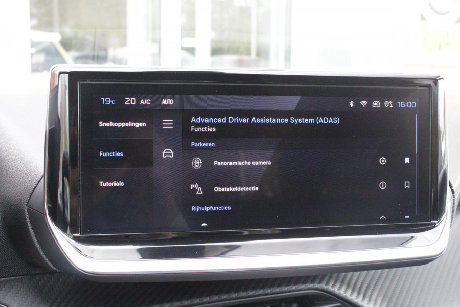 Peugeot e-208 EV GT 156PK 51 kWh | WARMTEPOMP | ALCANTARA "EXECUTIVE INTERIOR" (STOEL VERWARMING/ELEKTRISCH VERSTELBARE BESTUUDERSSTOEL MET MASSAGE FUNCTIE/ALCANTARA BEKLEDING | METAALLAK "JAUNE AGUENDA" | DRIVE ASSIST PLUS PACK (ADAPTIVE CRUISE CONTROL/STOP & GO FUNCTIE/LANE KEEPING/POSITIONING ASSIST) | 17" LICHTMETALEN VELGEN "YANAKA" | SFEER VERLICHTING IN 8 KLEUREN | KEYLESS ENTRY/START | DRAADLOZE APPLE CARPLAY/ANDROID AUTO | DRAADLOZE TELEFOONLADER | VISION & NAVIGATION PACK (NAVIGATIE/HD CAMERA VOOR EN ACHTER/DODEHOEK BEWAKING/INSTAPVERLICHTING | FULL LED KOPLAMPEN |